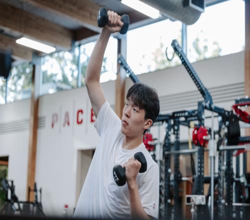 杨瀚森训练备战第2季!美媒建议快船1换4得到他:给内线增加保险