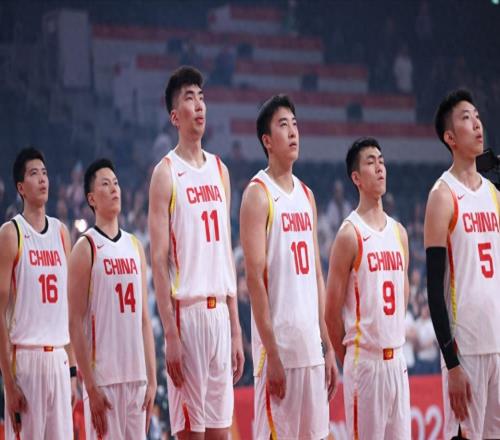 今晚中日男篮争决赛!中国3大内线围剿日本,锋线伤病成关键变量