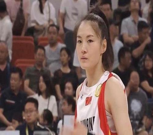 女篮亚运12人名单正式出炉:李缘伤退,三朝元老王思雨独自带队