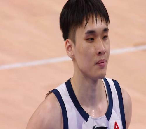 被CBA多队疯抢！山东被曝欲卖掉谢智杰，广东队成最大潜在下家