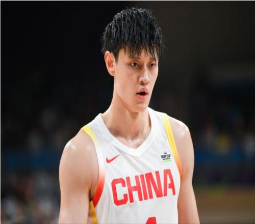中国男篮官宣：曾凡博赴海外治疗伤病王浩然处理个人事务暂离队