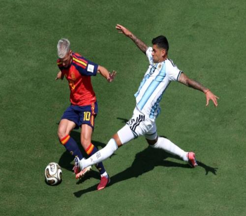 奥尔莫揭秘西班牙夺冠密码：团队如家人，信念从未动摇