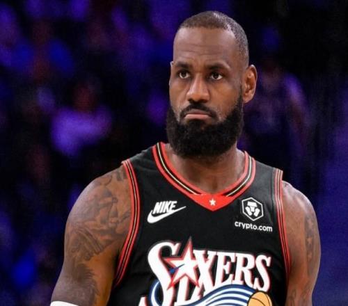美媒评NBA十大联盟门面人物，老詹库里在列，火媒替杜兰特鸣不平