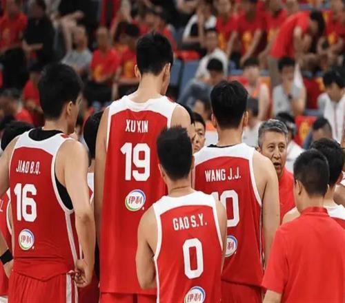 冲击男篮世界杯！中国男篮12人大名单浮出水面，三后卫领衔