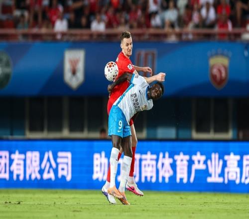 河南队00青岛西海岸，阿布拉汗染红，产生3大不可思议+2个不争事实