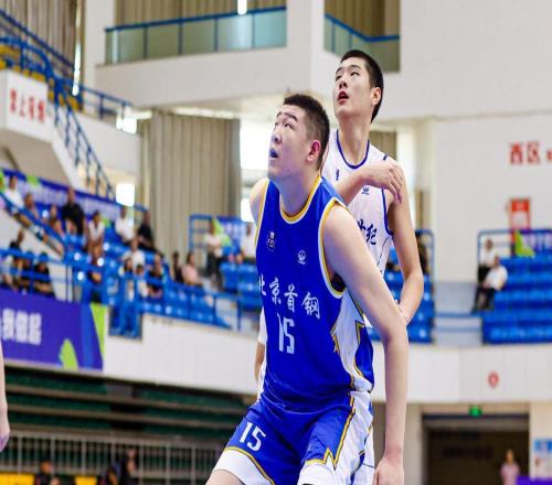 轰25分19板6帽！中国男篮18岁2米13中锋新星崛起：再夺篮板王