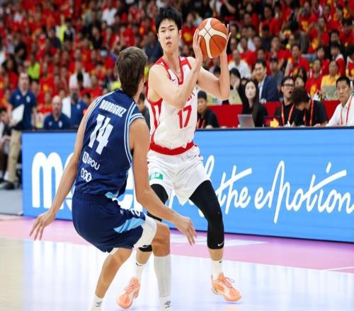 再砍17分3板3助！争议锋线打成中国男篮头号核心，感谢郭士强培养