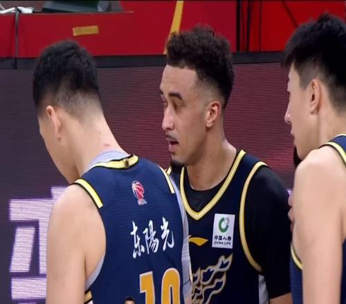 太适合广东队！“加强版周琦”打出身价，或被宏远重金抢下