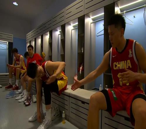 虐卡塔尔更衣室！郭振明+教练组情绪不错，广厦2将安抚王俊杰！