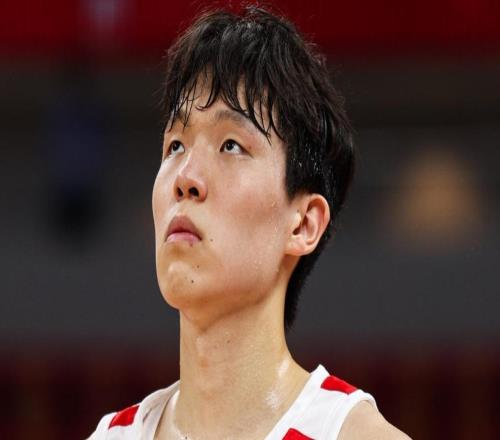 男篮首节吊打卡塔尔！廖三宁+2首发齐爆，杨瀚森获球权展侵略性！