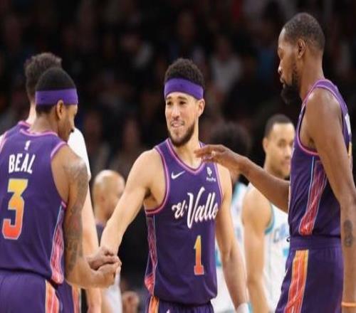 KD：不想贬低在太阳的那段经历但我们是一支年龄偏大的球队