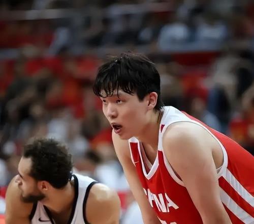 杀疯了！胡明轩一指激活“巨兽”，杨瀚森爆发，26分血洗卡塔尔