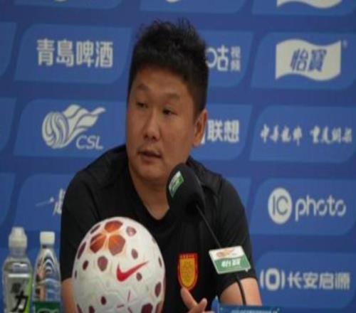 足球报：铜梁龙首要目标是保级，剩余赛程重要的是锻炼年轻人