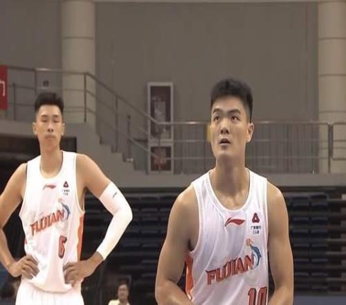 段睿骐首秀7+6+5，辽宁男篮夏联小胜，张陈治锋16+9，李虎翼进步明显