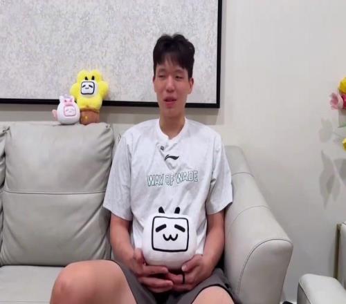 笑嘻嘻凑过去最恶心人杨瀚森自曝球场魔法攻击