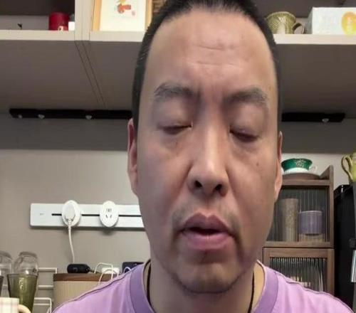 解说回应"杨黑"质疑：他是我眼中隧道尽头那束光