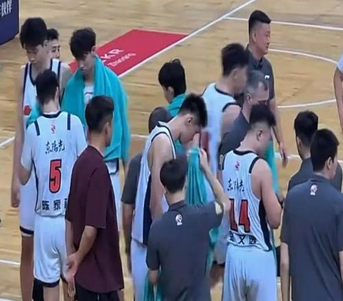 CBA猛料！广东8189不敌深圳，赵继伟力挺胡明轩，山东未签奥莫特