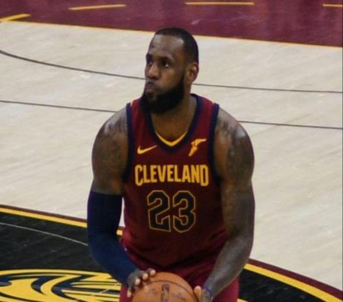 NBA历史得分榜发布：詹姆斯43440分第一未来真没人能追上他了吗