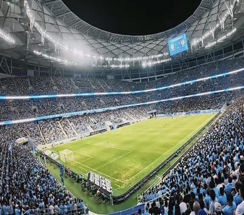 体坛：9月12日东北超半决赛次回合结束后，梭鱼湾将更换草皮