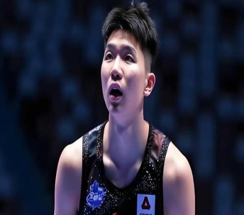 提前签约！王俊杰+香港金牛！放弃选秀！他在想什么