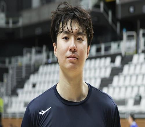 和小杨做队友！经纪公司：韩国前锋李贤重与开拓者签EX10合同