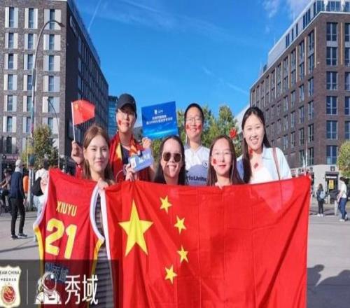 跨越赛场的双向共鸣：秀域，做中国女篮最坚定的同行者