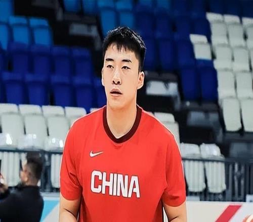 男篮大胜哈萨克斯坦3喜1忧！余嘉豪崔永熙恢复不错，2将生病！