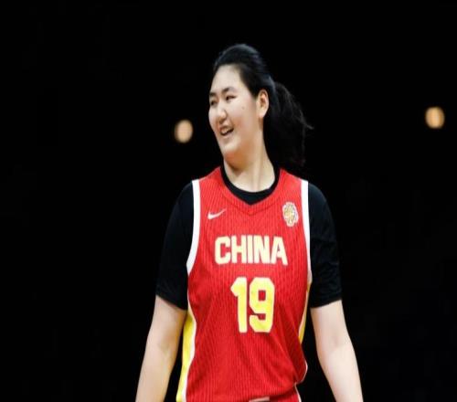 叹息！中国女篮队长五战仅拿8分张子宇在强队面前只是背景板