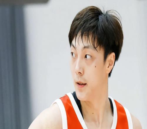 广东宏远官方发声！新外援正式到队训练，三国手住宿条件堪忧