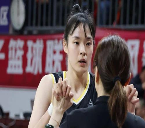 中国女篮大换血个人认为，四名球员该退出，三大悍将可入选