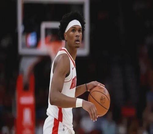 火箭媒体人：如果阿门练出一丝丝三分，他有机会成为联盟前10球员