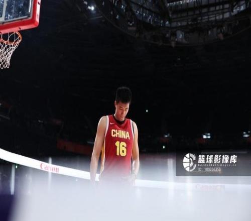 14分钟6投3中，他罚球6中5拿下11分6篮板