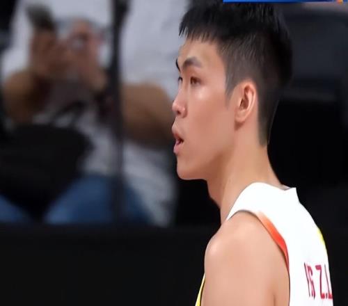 8778险胜沙特！中国男篮晋级4强，廖三宁狂轰30分，半决赛不好打