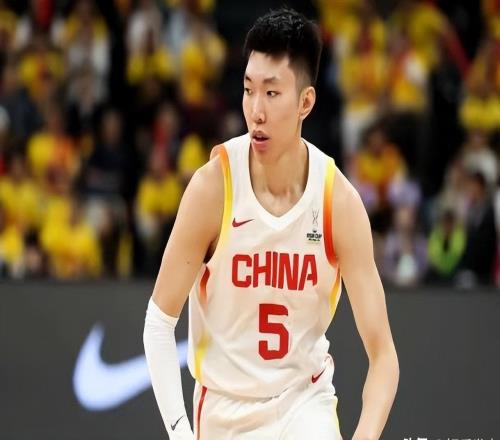 中国男篮险胜沙特！媒体专家赛后锐评，打沙特都费劲，怎么打日韩