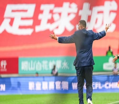 青岛海牛五连败！107天从未零封，德比4战不胜，延续4大魔咒