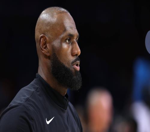 41岁半还让整个NBA等他做决定詹姆斯权力真大
