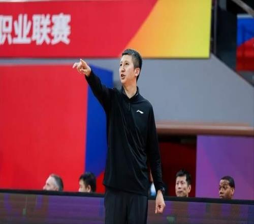 从NBL到CBA到国家队，山东大汉三级跳后，26岁却重返NBL，愧对1人