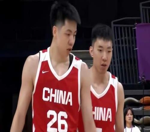 真过瘾！男篮残阵半场领先19分，三分18中11，郭士强把进攻打明白了