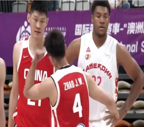 中国男篮半场领先喀麦隆19分：狂轰11三分贺希宁12分庞峥麟11分