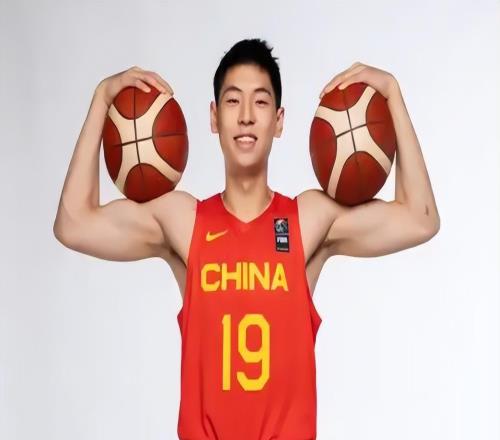 男篮大胜喀麦隆4利好！贺希宁回暖，崔永熙庞峥麟齐爆，三分精准