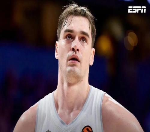 穷人詹姆斯来了！给字母哥胯下之辱！骑士抢下MVP！