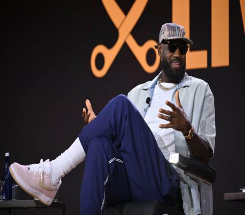 詹姆斯的“最后一舞”要来了曝他与ESPN接近达成纪录片协议