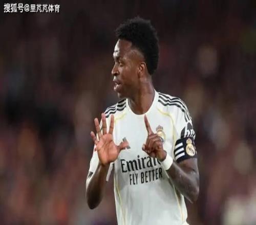 维尼修斯续约困局：500万欧卡在皇马底线维尼修斯周一就要回马德里斯了