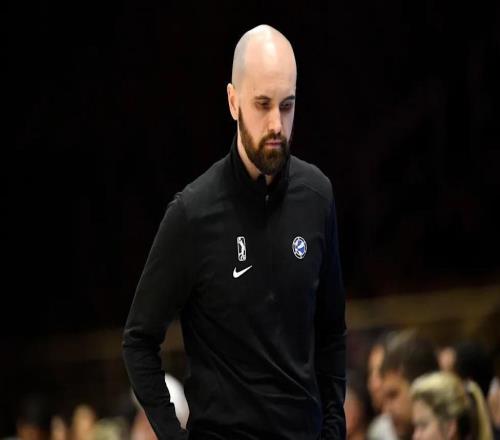 从NBAG联赛到密歇根，他发现两人形容这支球队一个样，但这文化不是哪儿都有