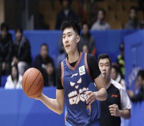 CBA：王少杰回归北控，曾繁日正式联手庞峥麟，北京暂停范子铭交易操作，方硕下赛季寻求更多上场机会