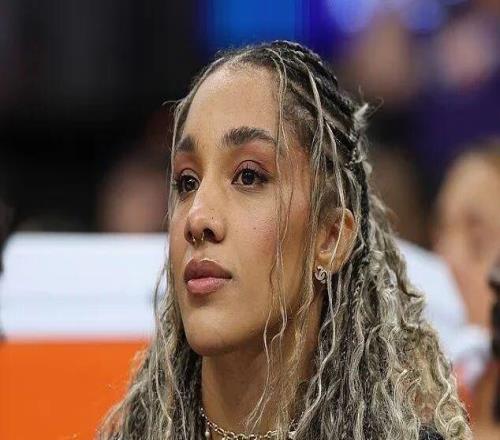 前NBA球员满脸络腮胡，却说自己是女的，要参加美国女篮选秀！啊