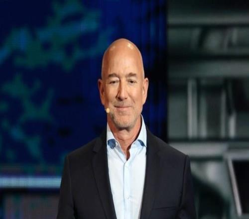 英超老板财富榜：纽卡居首，贝索斯若入股利物浦将升第2