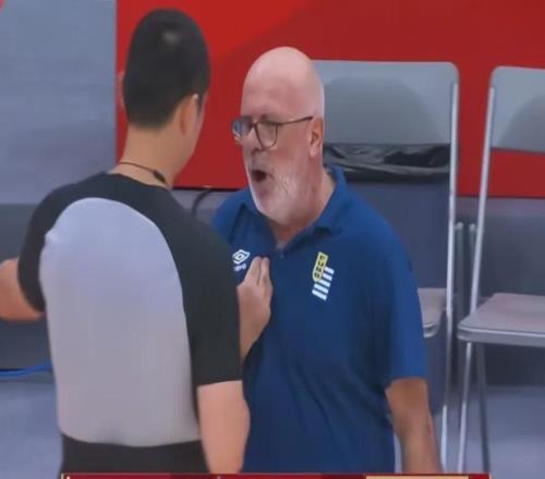 “爱国哨”，只会害了中国男篮