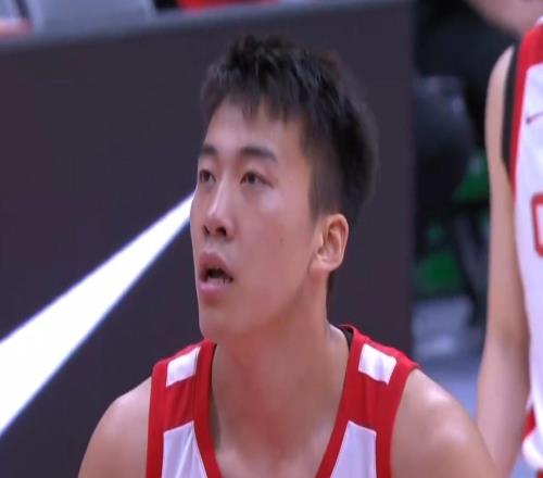 男篮险胜乌拉圭！贺希宁+焦泊乔合砍31分，胡金秋稳健，三分太准