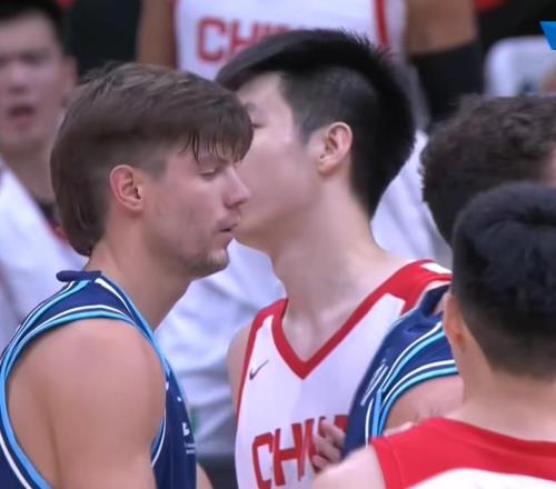 中国男篮8378乌拉圭，赛后诞生2个意想不到，焦泊乔打疯了